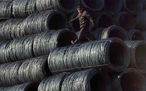 Năm 2015, nhu cầu tiêu thụ thép của Trung Quốc cũng lần đầu tiên giảm 
trong một thế hệ, khiến các nhà máy thép của nước này xuất khẩu một khối
 lượng sản phẩm lớn kỷ lục.