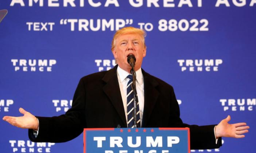 Donald Trump vận động tranh cử ở bang Iowa ngày 28/10 - Ảnh: Reuters.