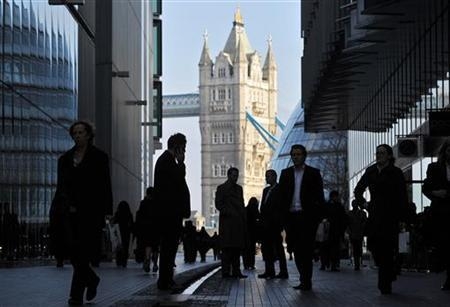 Trước cuộc trưng cầu dân ý Brexit, Bộ trưởng Bộ Tài chính Anh khi đó là 
George Osborne đã ước tính rằng Brexit có thể đe dọa tới 820.000 việc 
làm ở nước này.