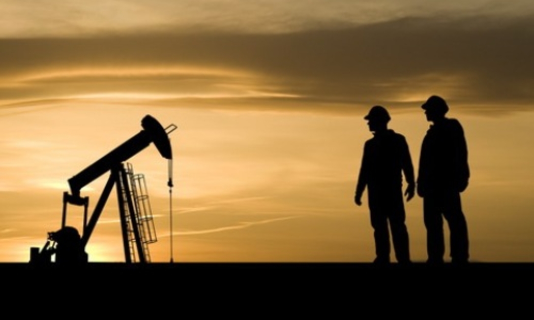 Năm 2015 là năm mà giá dầu Brent giảm năm thứ ba liên tiếp, khi Tổ chức 
Các nước xuất khẩu dầu lửa (OPEC) về thực tế đã từ bỏ trần sản lượng 
giữa lúc thế giới đang thừa dầu - Ảnh: Huffington Post.<br>