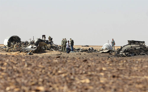 Hiện trường vụ máy bay Nga rơi tại Ai Cập - Ảnh: Bloomberg.<br>