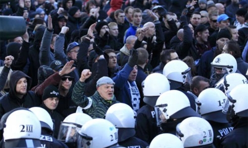 Dân Đức biểu tình phản đối chính sách của bà Merkel