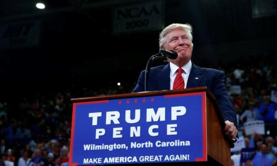 Trump đang hứng chịu sự chỉ trích về một loạt vấn đề, giữa lúc ông đương đầu với sự chia rẽ và phản đối nhằm vào ông ngay trong chính Đảng Cộng hòa - Ảnh: Reuters.