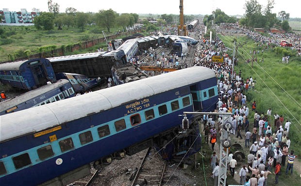 Hiện trường vụ tai nạn đường sắt ở Ấn Độ ngày 20/11 - Ảnh: British South Indians.<br>