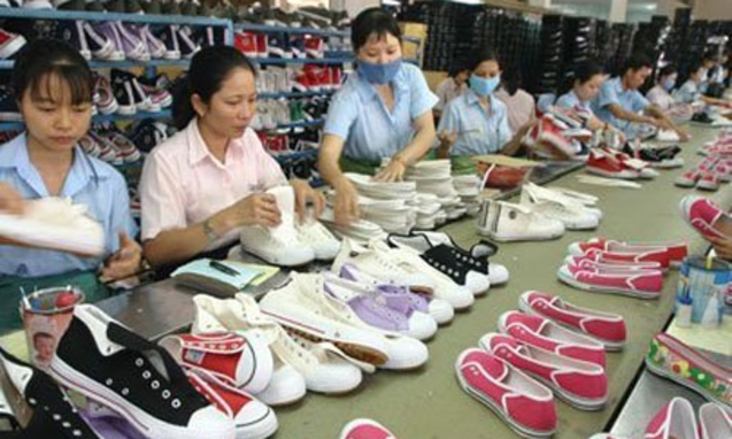 Hãng nghiên cứu Eurasia Group dự báo, xuất khẩu dệt may và da giày của Việt Nam có thể tăng 50% trong 10 năm nhờ TPP. 