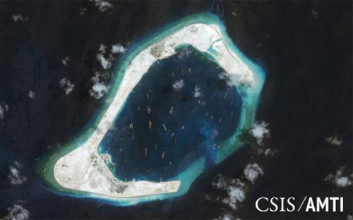 Bãi Subi thuộc quần đảo Trường Sa của Việt Nam chụp từ vệ tinh hôm 3/9/2015 - Nguồn: Reuters.<br>