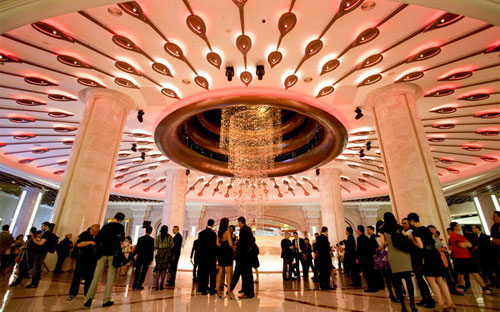 Sảnh chính của sòng bạc Galaxy ở Macao - Ảnh: Bloomberg.<br>