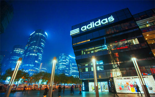 Sanlitun, khu vực có nhiều người nước ngoài và các đại sứ quán ở Bắc Kinh, Trung Quốc.<br>