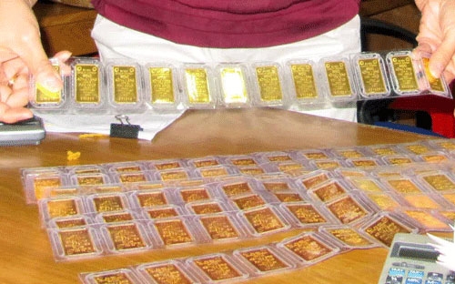 Sau 29 phiên đấu thầu vàng đã tổ chức trong 2 tháng rưỡi vừa qua, Ngân 
hàng Nhà nước đã chào thầu 31,6 tấn vàng và bán được 28,3 tấn. 