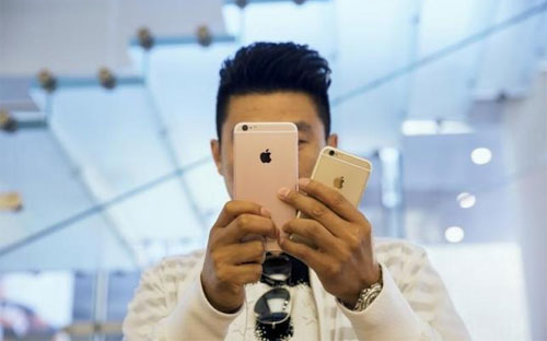 Tháng trước, WARF tiếp tục khởi kiện một vụ mới nhằm vào Apple, nhằm vào những con chip và thiết bị mới nhất của hãng này - Ảnh: Reuters.<br>