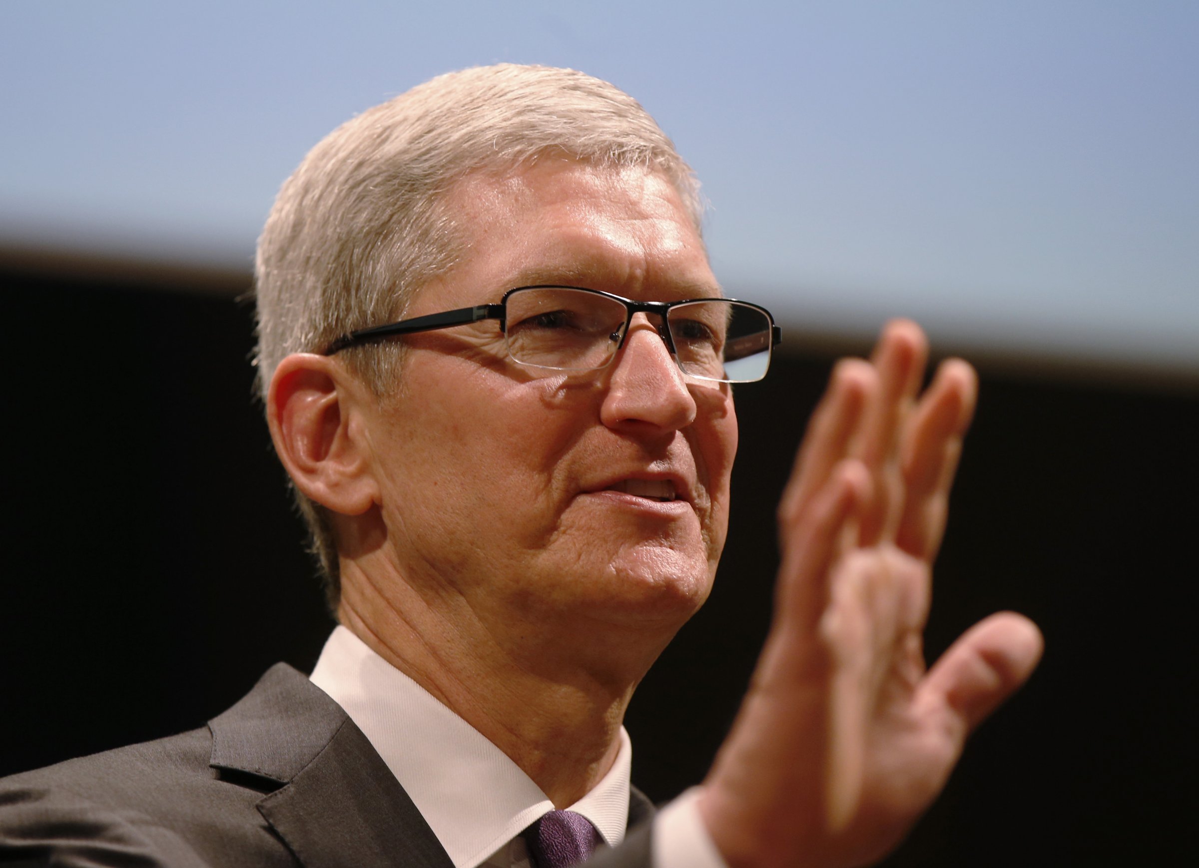 Giám đốc điều hành hãng công nghệ Apple, ông Tim Cook. Có tin đồn rằng Apple đang lên kế hoạch nâng cấp đặc biệt đối với iPhone để kỷ niệm sinh nhật lần thứ 10 của sản phẩm này vào năm 2017 - Ảnh: AP/BI.<br>