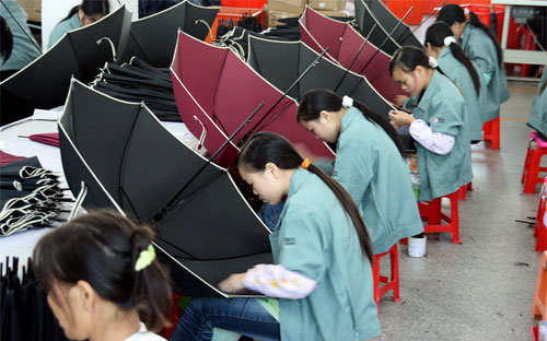 Theo đánh giá của giới quan sát, sự chuyển đổi mô hình tăng trưởng sẽ khiến kinh tế Trung Quốc tiếp tục giảm tốc trong năm 2014 - Ảnh: Forbes.<br>