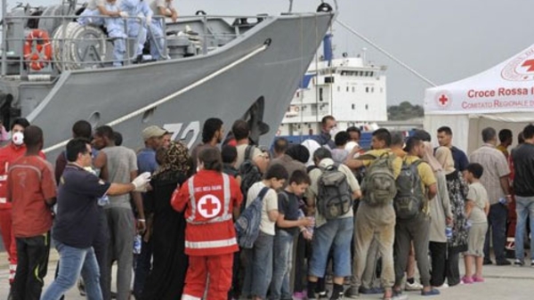 Châu Âu tung hàng loạt tàu chiến chặn người di cư