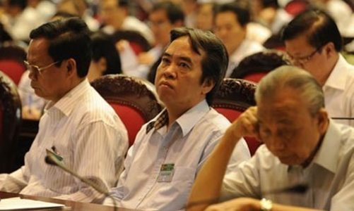 Chất vấn, những chuyện ghi ở hành lang