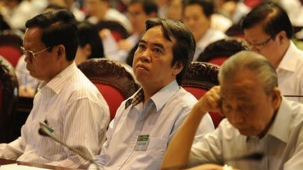 Chất vấn, những chuyện ghi ở hành lang