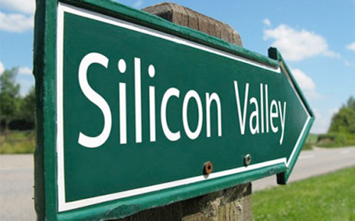 CNBC dẫn dữ liệu từ nhà chức trách hạt Santa Clara thuộc bang 
California cho biết, giá trung bình của một căn nhà ở thung lũng Silicon
 đã tăng hơn 27% trong vòng 2 năm qua.