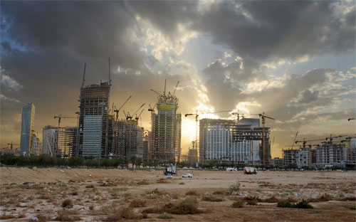 Một dự án xây dựng ở Saudi Arabia - Ảnh: Bloomberg.<br>