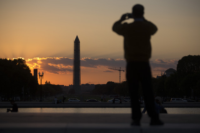 Lần đầu tiên kể từ sự cố tương tự vào đầu năm 1996, nước Mỹ lại phải 
trải qua những giờ phút tồi tệ, mà bước đi tiếp theo như thế nào vẫn 
chưa rõ ràng - Ảnh: Bloomberg. 