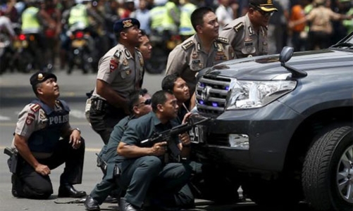 Nổ bom, đấu súng tại thủ đô Indonesia, nhiều người thiệt mạng