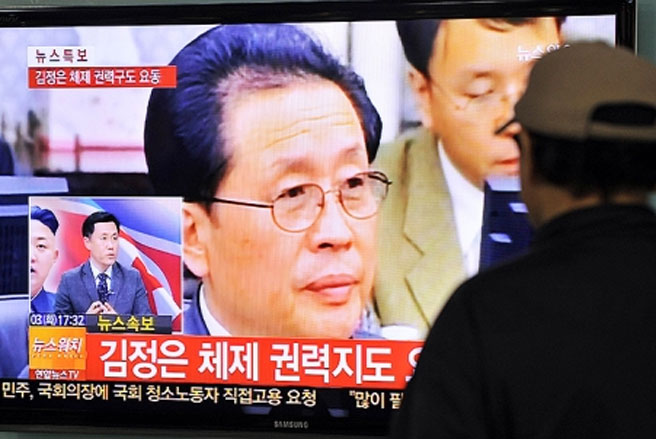 Một bản tin về ông Jang Song Thaek phát trên truyền hình Hàn Quốc - Ảnh: AFP.<br>