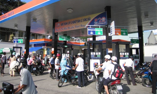 Tăng mức sử dụng quỹ bình ổn để giữ giá xăng dầu