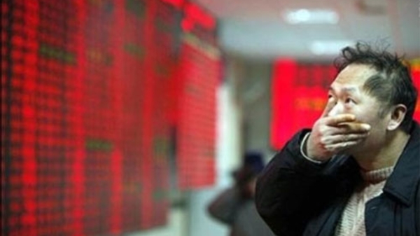 “Bốc hơi” 7%, chứng khoán Trung Quốc ngừng giao dịch