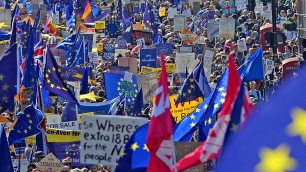 Tuần hành phản đối Brexit ở London hôm 25/3 - Ảnh: PA/BBC.<br>
