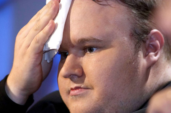 Kim Dotcom rất thích khoe mẽ sự giàu sang của mình và đã làm không ít video clip để tự bạch về tiền bạc.