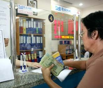 Lãi suất cao, ngân hàng cũng không muốn, nhưng không có cách nào khác.