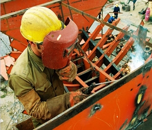 Năm 2010, vốn đầu tư phát triển dự kiến tăng 12% - Ảnh: Việt Tuấn.