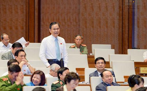 Bộ trưởng Bộ Nội vụ Nguyễn Thái Bình hơn một lần được Chủ tịch Quốc hội nhắc trả lời thẳng vào câu hỏi của đại biểu.<br>