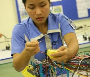 Cùng với biện pháp kích cầu của Chính phủ, trong thời gian tới, Hà Nội sẽ có những cơ chế, chính sách san sẻ bớt gánh nặng cho doanh nghiệp.