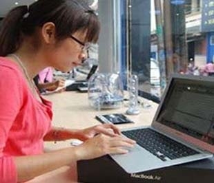 Tỷ lệ 17,2% số lao động biết sử dụng máy tính cho thấy trình độ ứng dụng công nghệ thông tin của lao động Việt Nam vẫn còn rất khiêm tốn.