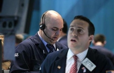 Thị trường chứng khoán Mỹ lại rơi vào cảnh phập phù trong phiên giao dịch đêm qua (7/6).