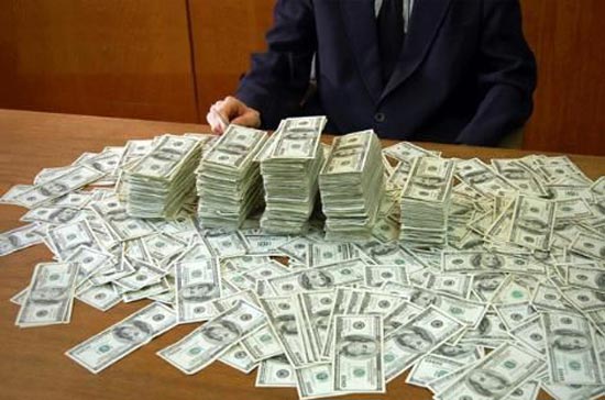 4 trong số 12 chủ tịch khu vực của FED có tài sản ít nhất từ 1 triệu USD trở lên vào năm 2010.