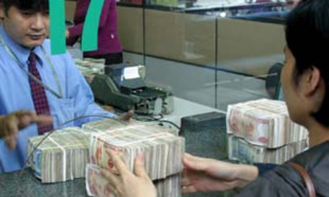 Nếu ngân hàng thương mại cần huy động vốn để cho vay thì có thể chiết khấu các hợp đồng cho vay với ngân hàng trung ương hoặc trực tiếp vay vốn từ ngân hàng trung ương - Ảnh: Việt Tuấn.