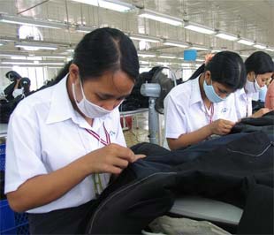 Dệt may là một trong những nhóm hàng xuất khẩu chính của Việt Nam sang Lào.