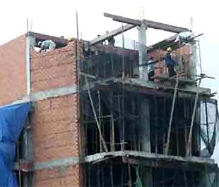 Nhà ở riêng lẻ của nhân dân (thuộc diện đối tượng phải có giấy phép) phải nộp 50.000 đồng/giấy phép.