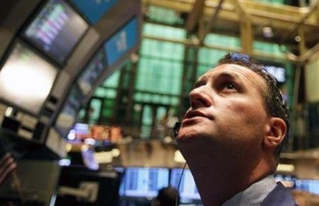 Giới đầu tư lo ngại khủng hoảng nợ công đã chạm đỉnh và chuẩn bị xảy ra một số đổ vỡ.