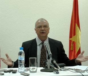 "Chính phủ Hoa Kỳ vẫn tiếp tục mong muốn được mở rộng, cũng như làm sâu sắc hơn quan hệ giữa Mỹ và Việt Nam trên mọi lĩnh vực".