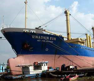 Tuy đạt tốc độ tăng trưởng khá cao nhưng ngành đóng tàu cũng gặp nhiều bất lợi trong năm vừa qua. 