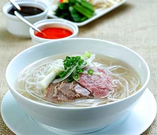 Bước sang thế kỷ 21, thời kỳ của thế hệ phở @ chính thức đánh dấu thời kỳ hoà nhập, toàn cầu hoá, công nghiệp hoá phở Việt - Ảnh: Hung Nguyen Tran.