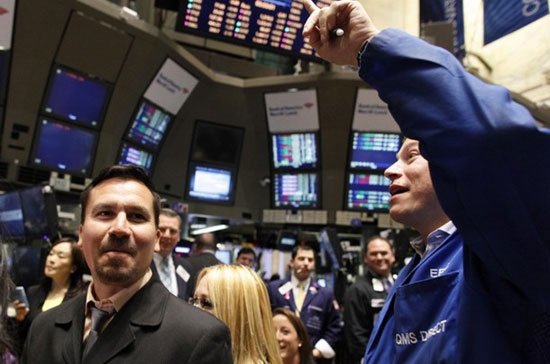 Chứng khoán Mỹ khởi sắc phiên cuối tuần - Ảnh: Reuters.