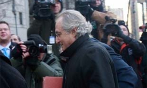 Hơn 13.000 nạn nhân sập bẫy “trùm lừa” Phố Wall