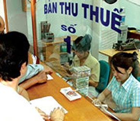 Nộp thuế chậm bị phạt mỗi ngày 0,05% số thuế phải nộp.
