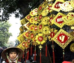 Theo IDS Paris, tại các trung tâm kinh tế lớn như Tp.HCM, Hà Nội, số lao động làm việc trong khu vực phi chính thức chiếm khoảng 1/3 tổng số lao động hoạt động kinh tế - Ảnh: AP.