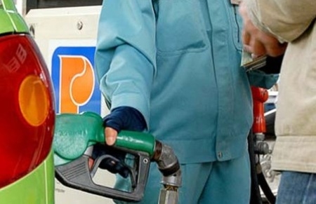 Từ đầu năm đến nay, giá bán lẻ xăng, dầu trong nước đã hai lần điều chỉnh với mức cộng thêm 3.000 đồng/lít xăng và một lần giảm với mức 500 đồng/lít xăng.