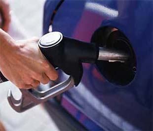 Sau lần điều chỉnh giảm giá 1.000 đồng/lít vào ngày 24/12/2008, đây là lần giảm giá đầu tiên trong năm 2009 của dầu diezel.