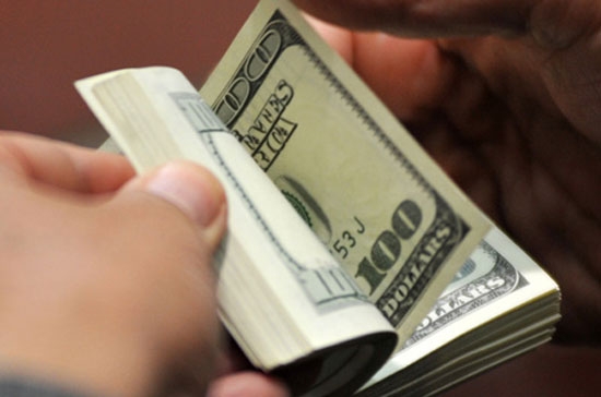 Sau năm 2007 trở lại đây với những “cú sốc” trên dưới 10% mỗi năm, nếu mức biến động của tỷ giá USD/VND chỉ trong khoảng 2 - 3% như lời Thống đốc thì 2012 sẽ là một năm đặc biệt.