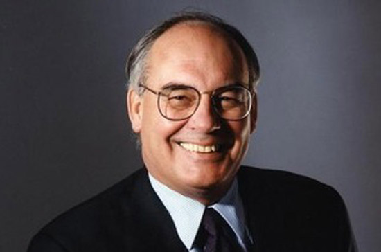 Việc Yahoo từ chối thương vụ mua lại của Microsoft với giá 47,5 tỷ USD hồi năm 2008 đã khiến ông Bostock bị chỉ trích nặng nề.